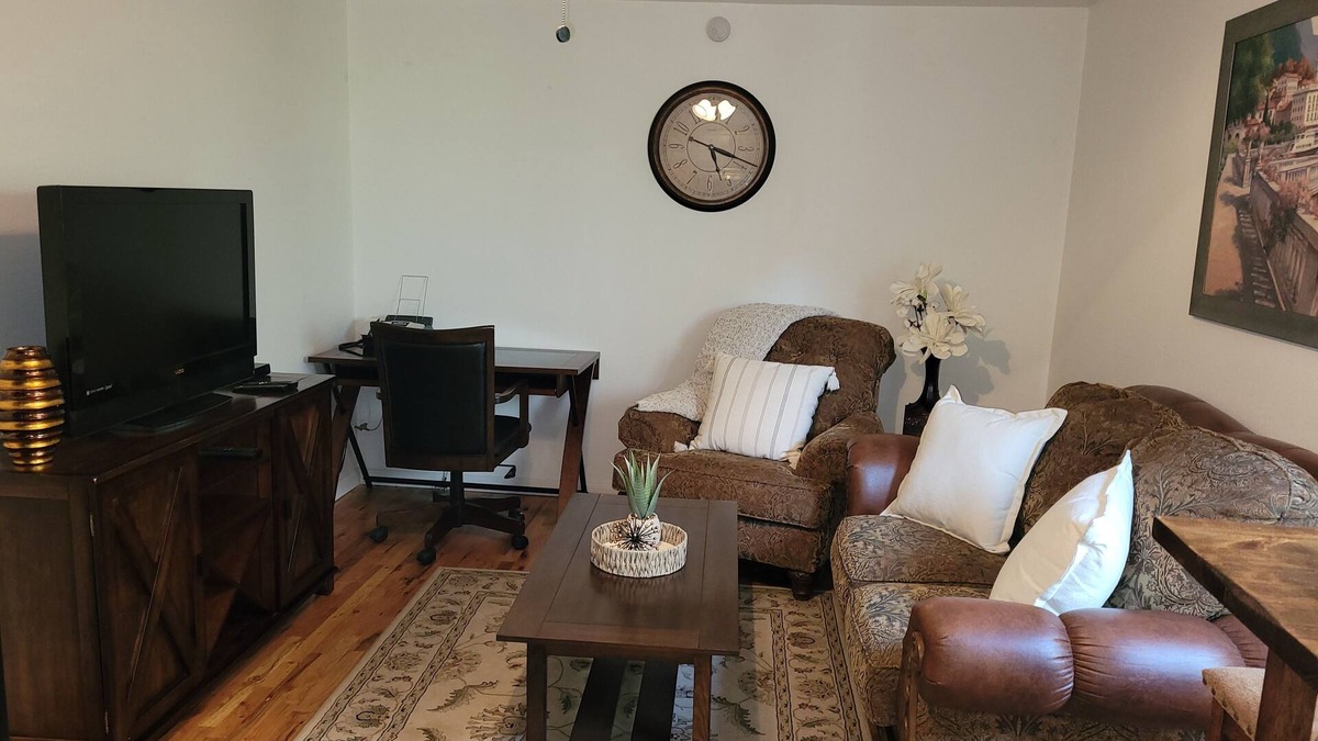 Paradise Valley Village Apartment | One Bedroom Apartment with Private Entrance