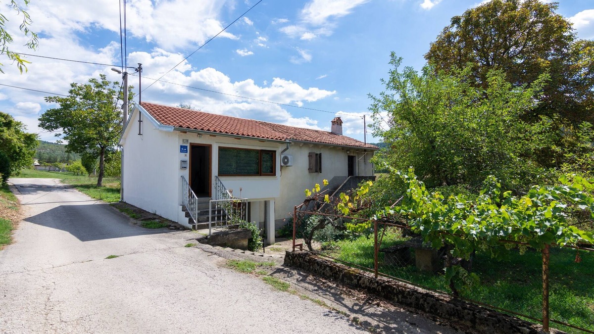 Buzet Apartment | One bedroom apartment with air-conditioning Buzet, Central Istria - Središnja Istra (A-17333-a)