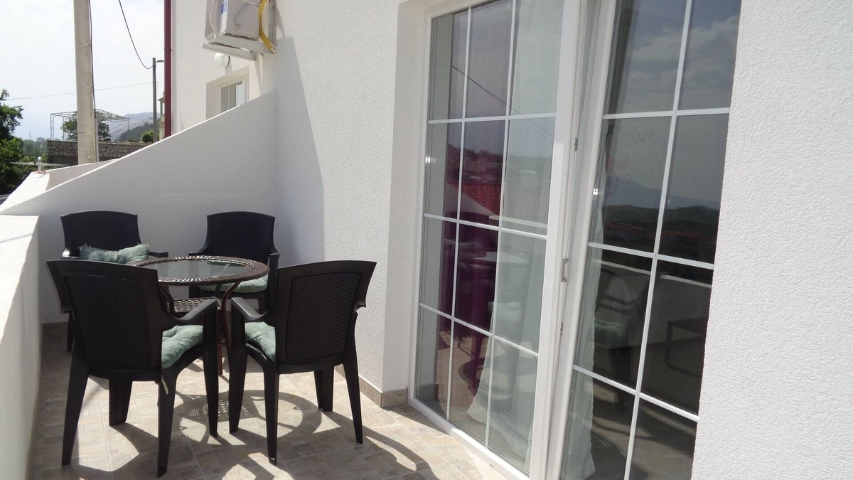 Rab Town Apartment | One bedroom apartment with terrace and sea view Lopar, Rab (A-17103-b)