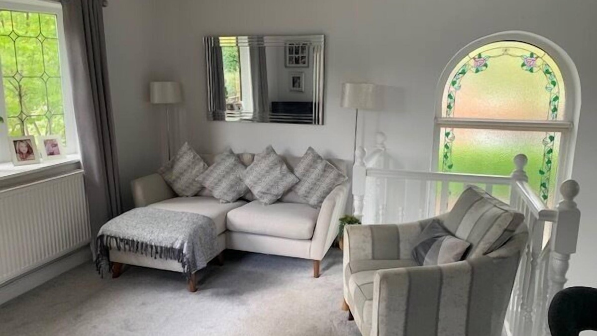 Bury Apartment | One bedroom apartment with en-suite & patio