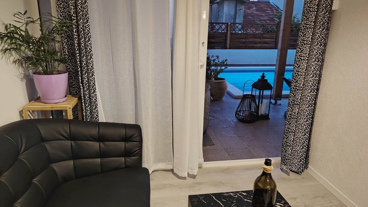 Krizna luka Apartment | One bedroom apartment with air-conditioning Hvar (A-24484-b)