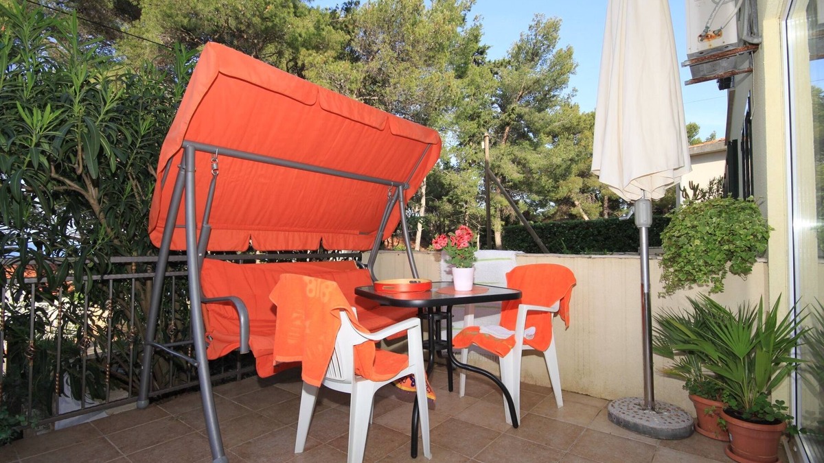 Island Hvar Apartment | One bedroom apartment with terrace and sea view Jelsa, Hvar (A-8751-a)