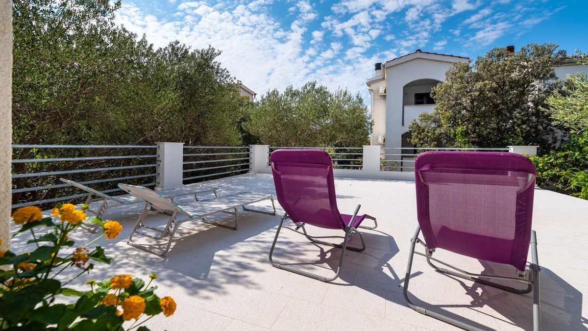 Mandre Apartment | One bedroom apartment with terrace Mandre, Pag (A-13015-c)