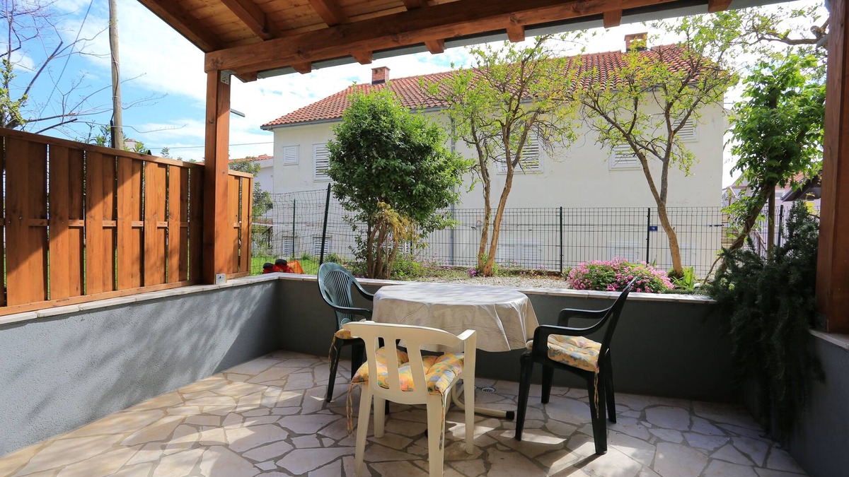 Tice Apartment | One bedroom apartment with terrace Nemira, Omiš (A-17039-d)