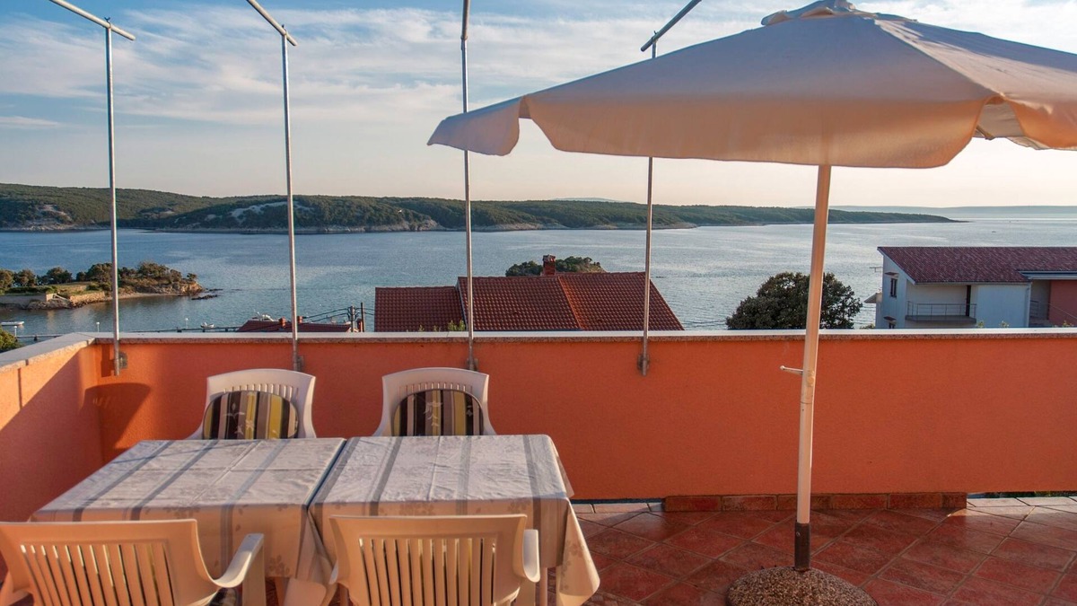 Rab Town Apartment | One bedroom apartment with terrace and sea view Supetarska Draga - Gonar, Rab (A-16738-b)