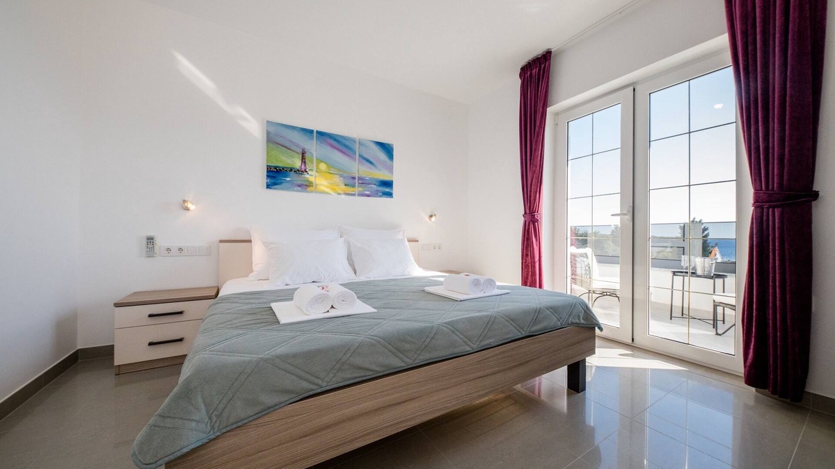 Banjol Apartment | One bedroom apartment with balcony and sea view Banjol, Rab (A-21635-c)