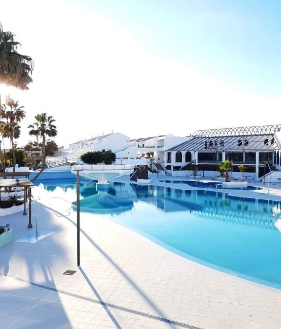 Arona Apartment | One bedroom appartement with shared pool garden and wifi at Costa del Silencio 1 km away from the beach