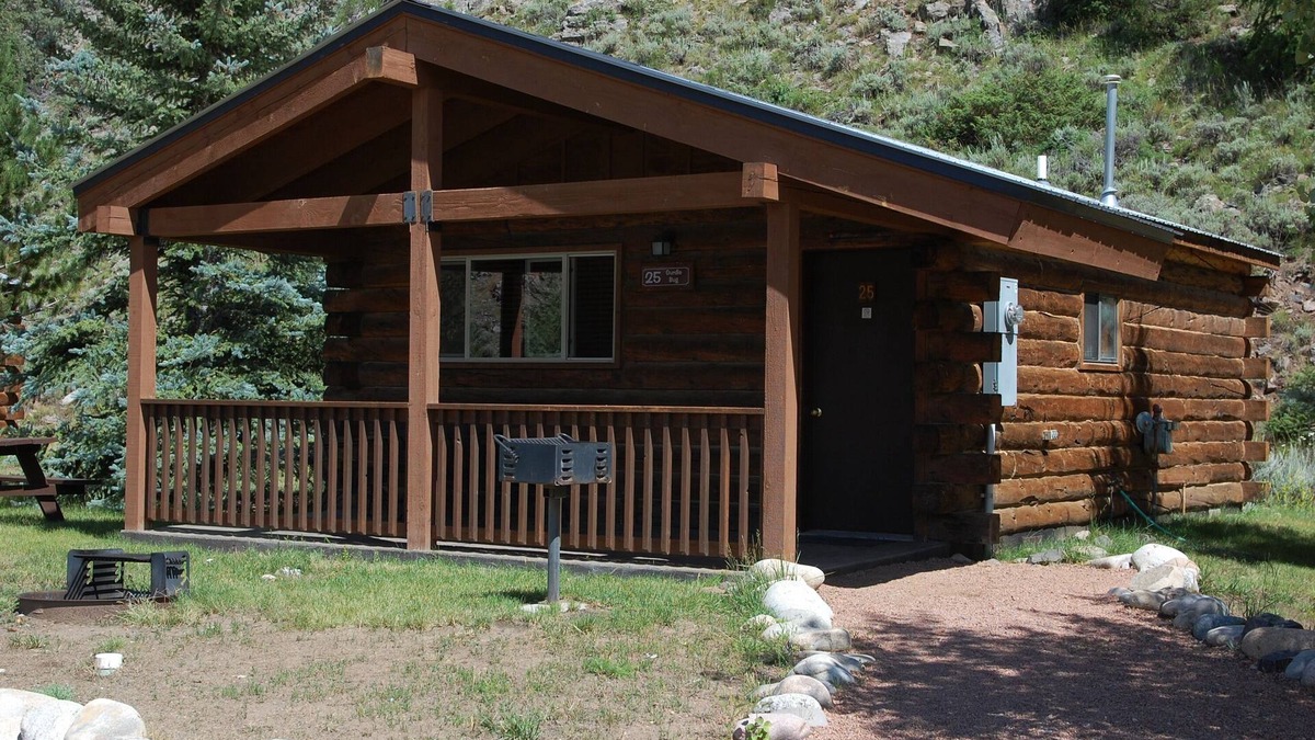Almont Cabin | One Bedroom Cabin with Ample Parking and Space from Neighboring Cabins