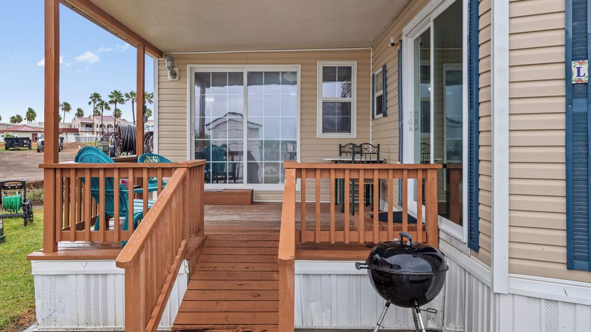 Port Isabel Cottage | One bedroom cottage-Steps from Space X Launch Views