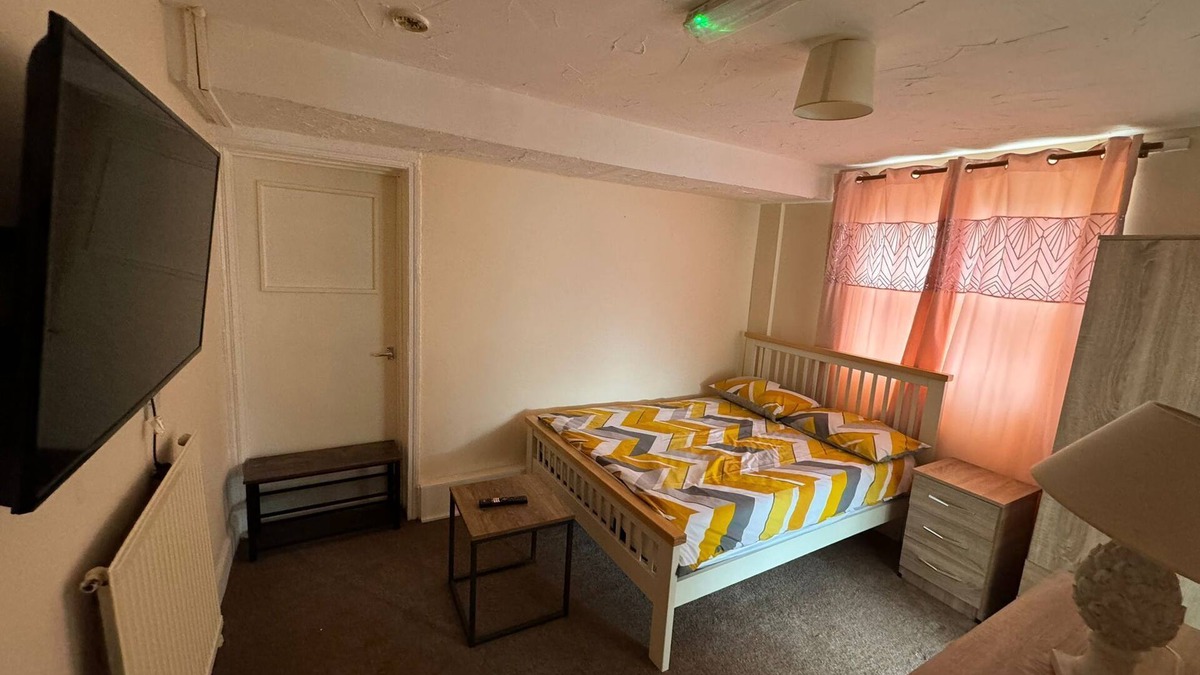 Walsall House | One Bedroom Flat with on premises parking