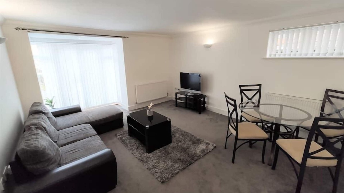 Coulsdon West Apartment | ⭐ One bedroom ground floor apartment, free parking 🚗