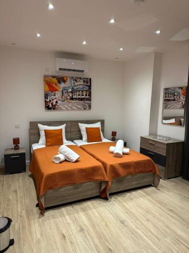 Ta' Pennellu House | One Bedroom in New Apt Mellieha- Orange Room 1