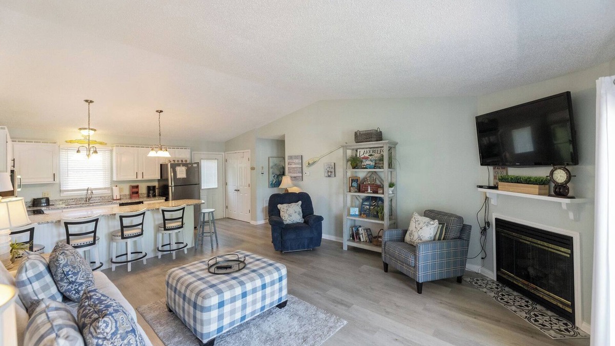 Grand Rivers Condo | One Bedroom Marina View Condo