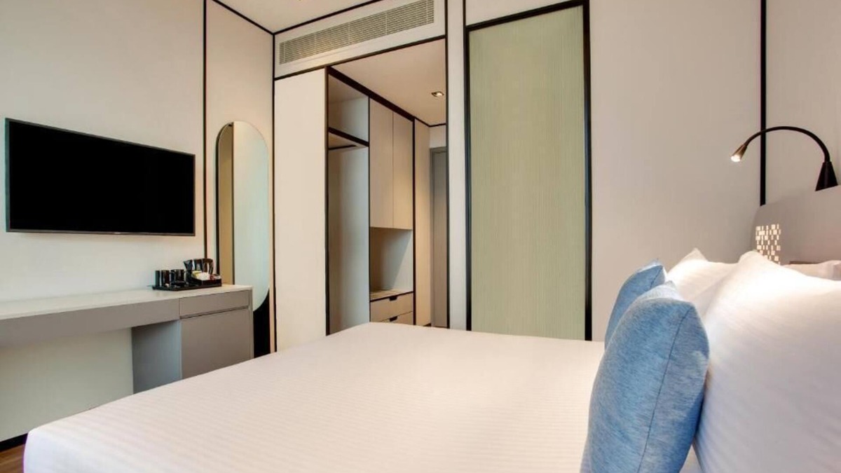 Jumeira 3 Apartment | One Bedroom Near Nostalgia Cafe By Luxury Bookings