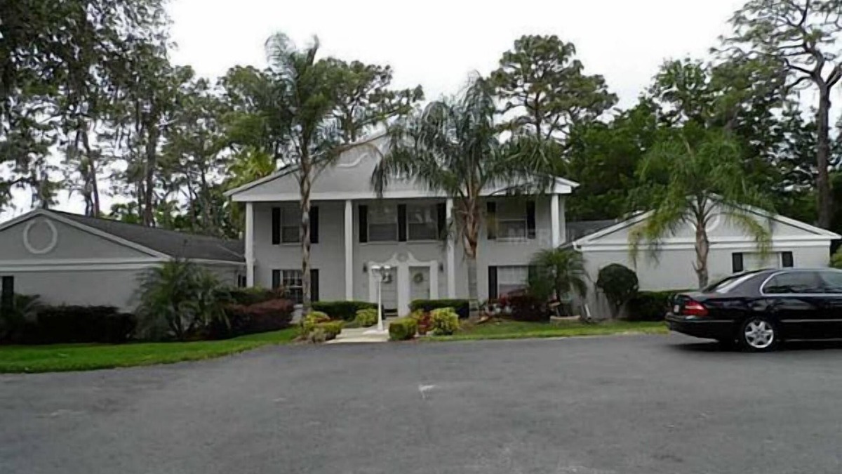 Saddlebrook Apartment | ONE BEDROOM NICE 1 AND 1/2 BATH WITH LARGE SCREEN PORCH