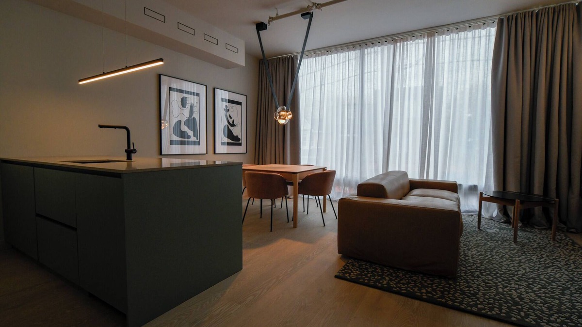 Davenport Apartment | One bedroom, one bathroom luxury residence with concierge services & Laundry