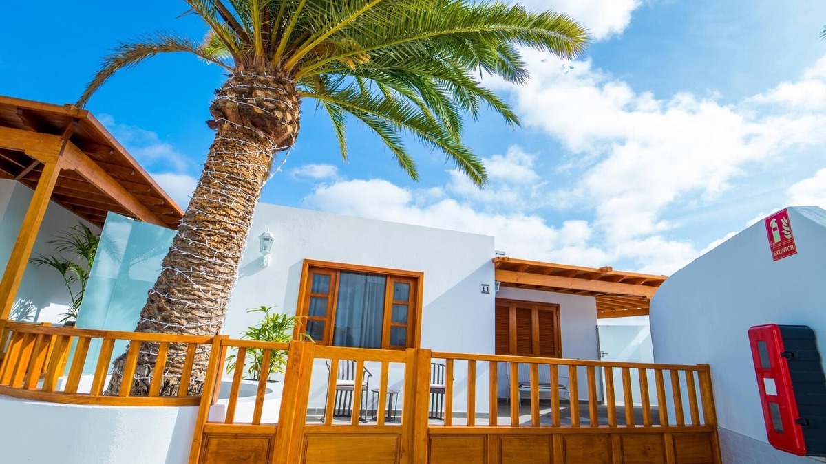 Teguise Villa | One bedroom villa with terrace and fully private heated Jacuzzi.