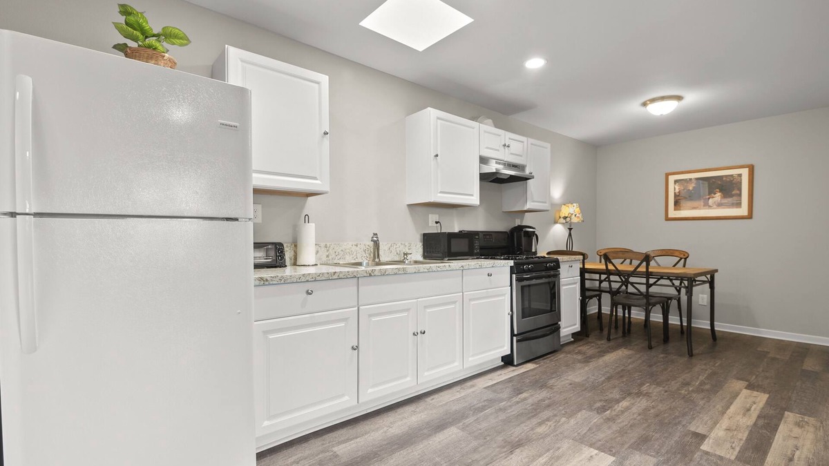 Glendora House | One Bedroom With Living Room Downtown Glendora