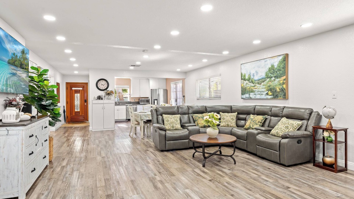 Rowland Heights Villa | One-Floor Villa/5BR3BA/Downtown/Los Angeles/Disney/New/57、60 Highway/Supermarket