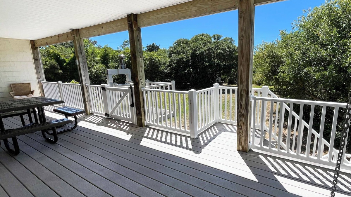 Avon House | One level 4 Bedroom House with Pool, Large Docks, Canal Access - The Turtle Club