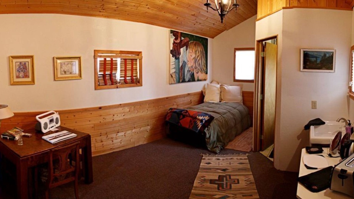 Ennis Cabin | One- Man- Fisherman Cabin