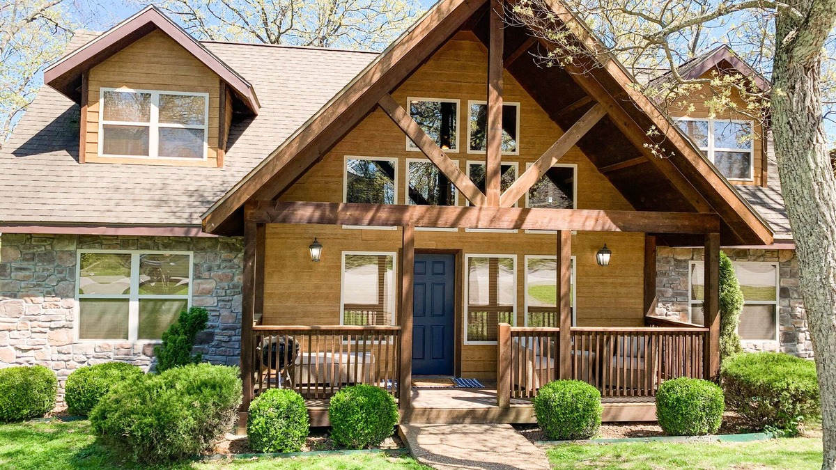 Indian Point Cabin | ONE Minute from Silver Dollar City! INDOOR Pool!