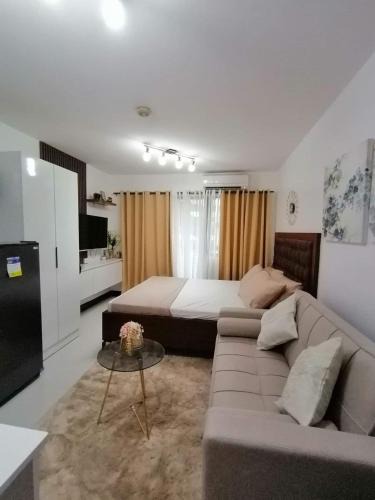 Cebu Apartment | One Oasis Cebu Resort Condominium Mabolo Cebu studio Smart TV, Wifi