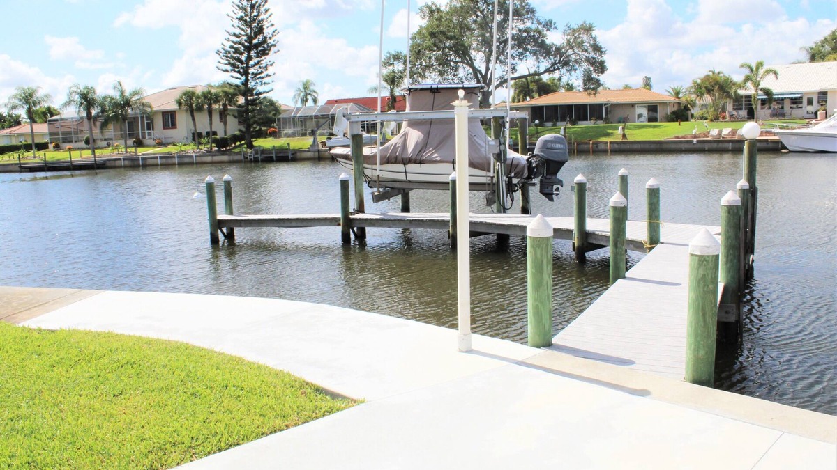 Overbrook Gardens House | One of a kind! 3Bed 2bath Waterfront House with Pool, Boat Lift. 7 min to beach