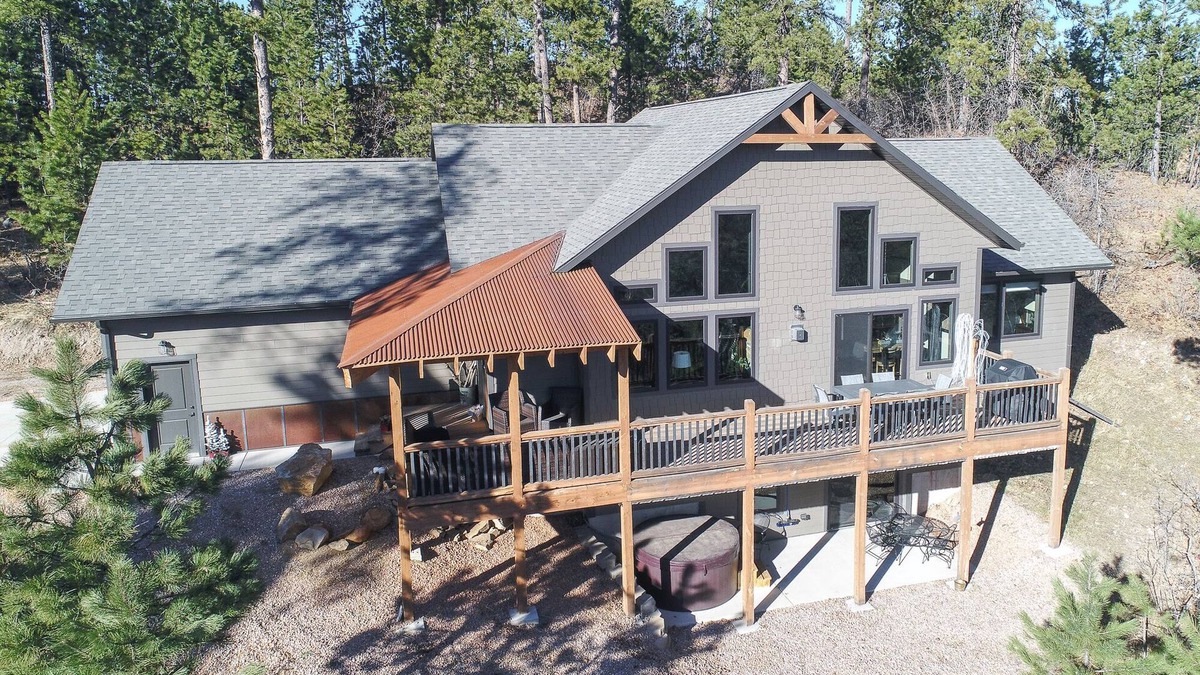 Deadwood Cabin | One-Of-A-Kind Beautiful Cabin on 17 Acres w/Custom Bar, Hot Tub 3200 Sq. Ft.