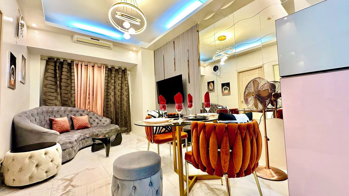 Bago Bantay Condo | One of a Kind Elegance IG-Worthy Suite w/Bathtub & PS5 @ SM North & Ayala Malls