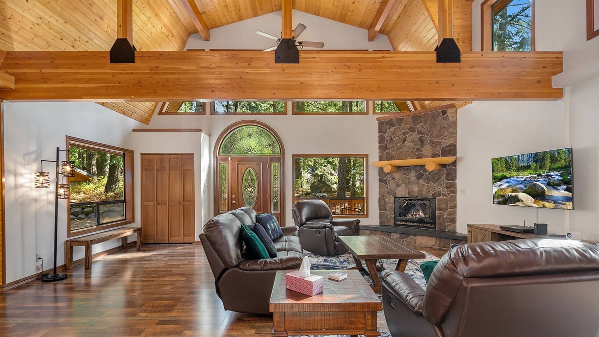 Easton House | One of a kind family retreat! Slps 30 | Gym | Game Room | On Silver Creek