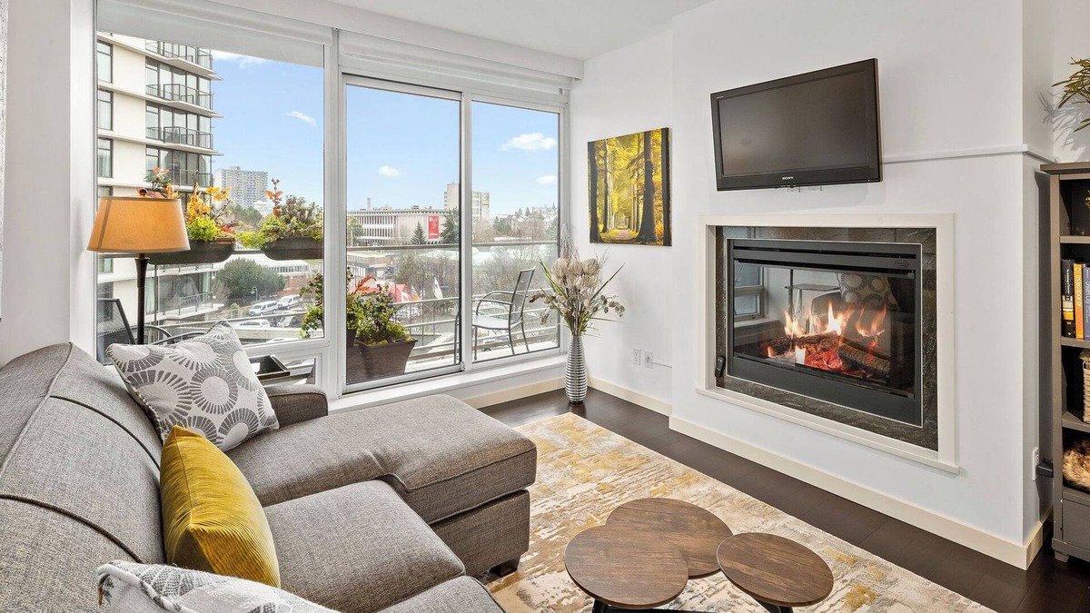 Downtown Victoria Condo | One-of-a-Kind Sleep-well Condo w/Pool and Parking in Downtown Victoria