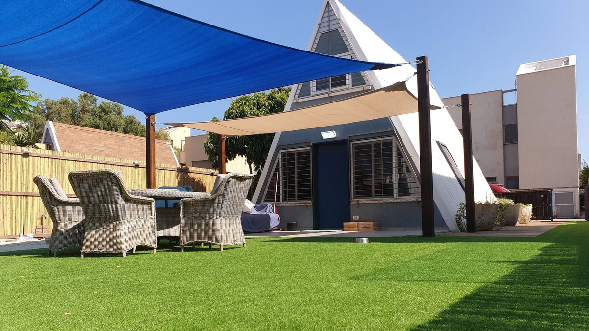 Hof HaCarmel House | One of a kind triangle beach house-less than a minute walking to a secret beach!