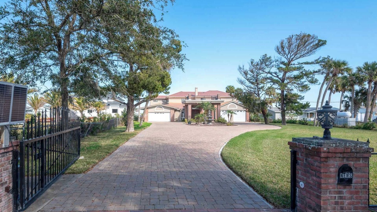 South Daytona House | One of a Kind, two story, gated Halifax Riverfront
