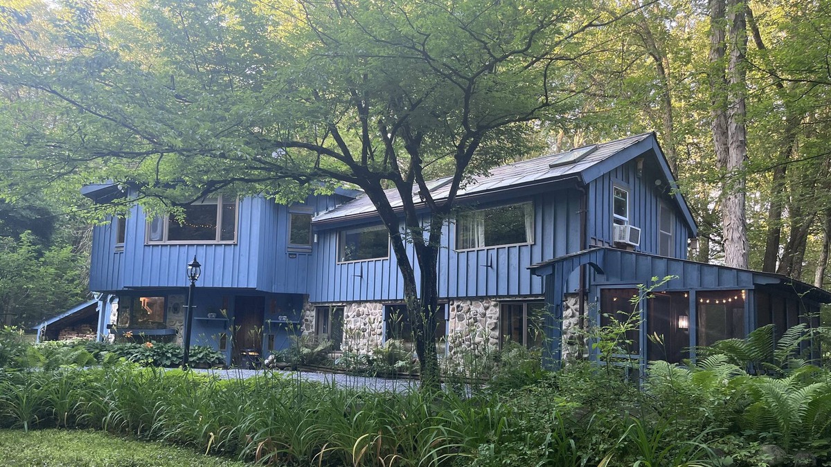 Saratoga Springs House | One of a kind house in Saratoga with dock and lake access - close to track!
