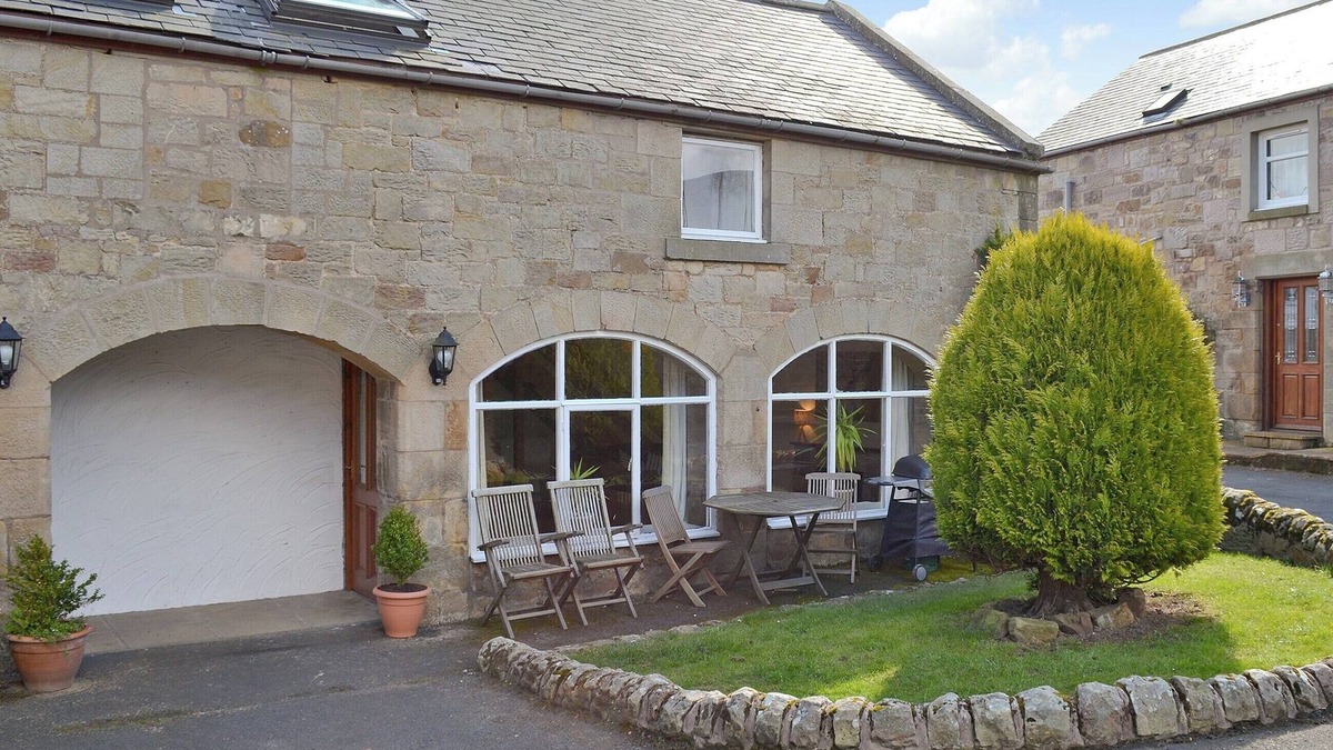 Warenford Cottage | One of five holiday homes with swimming pool, gym and tennis courts on site.