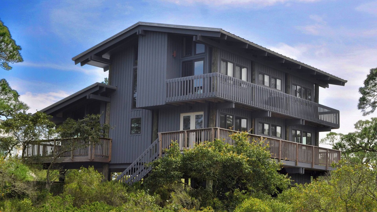 Sea Palm Village House | ONE OF OUR MOST UNIQUE HOMES.