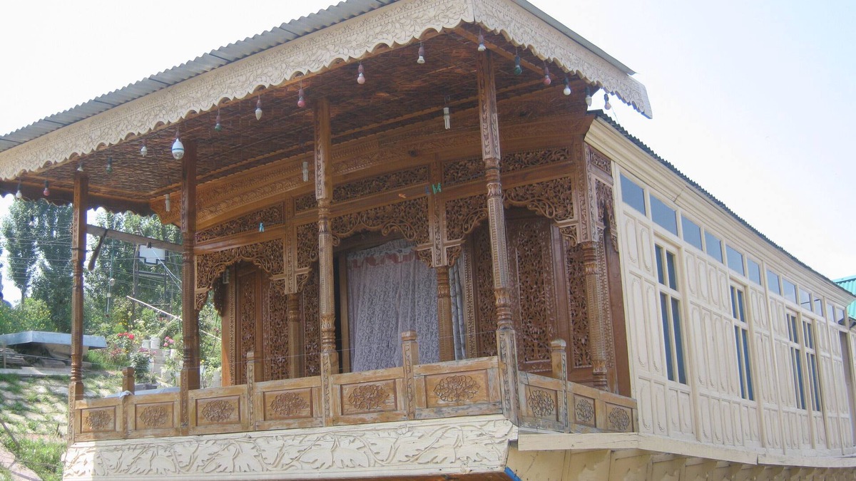 Suan Luang Boat Rental | One Of The Finest Luxury Chain Of Houseboats In Srinagar,houseboat Sweet Star.