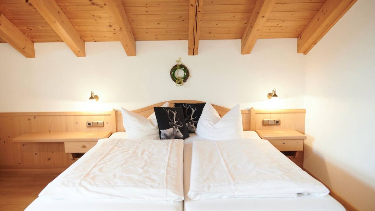 Groissenbach Apartment | One-room apartment 37sqm, sunny south-facing balcony with mountain panorama