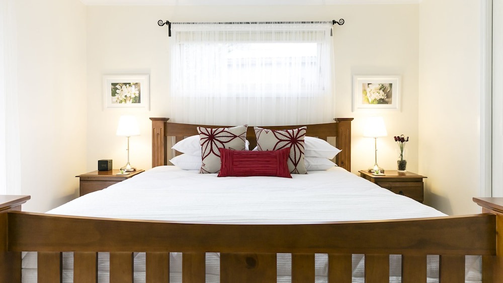 Upper Wakefield Bed & Breakfast | One Tree Bed and Breakfast: The Retreat