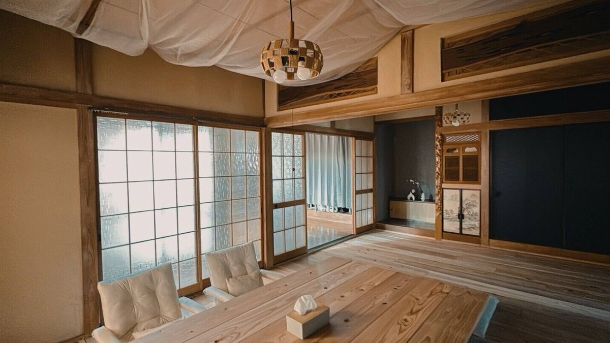 Choshi House | One-unit rental: A modern Japanese-style old minka house full of historical value. 4 minutes to the station and the sea. Pets are allowed! Popular fishing spot. Double bed & Japanese style bed, long term available.