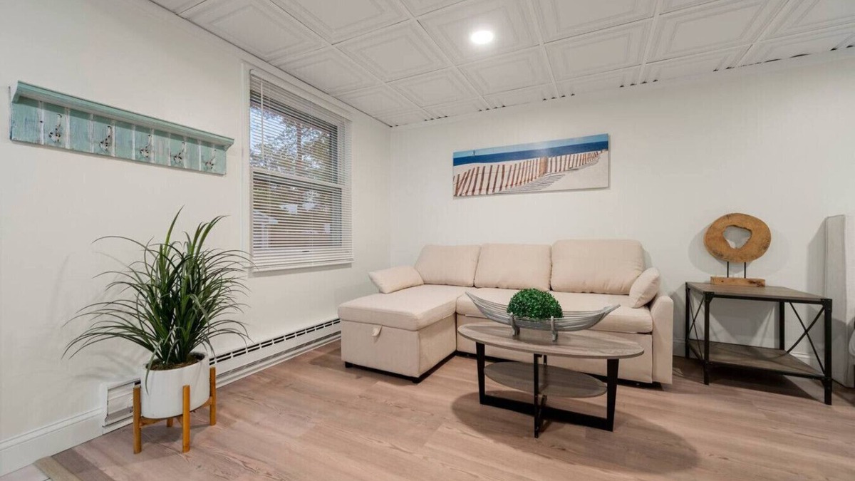 Sylvan Beach Apartment | `Oneida Landing`-Queen+Pull Out