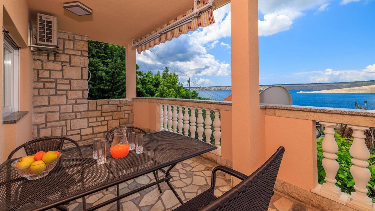 Jadranovo Apartment | Only 100 metres to the crystal-clear Adriatic Sea