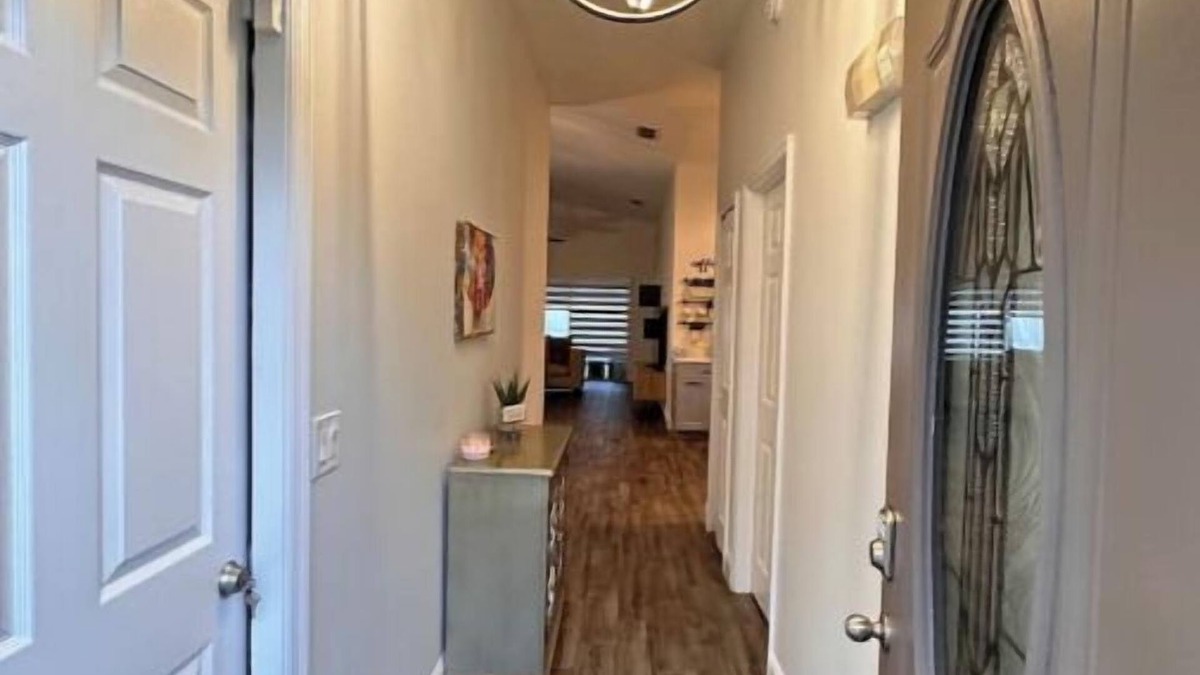 Clear Creek House | Only 15 min from Disney Huge yard, pool Heater, 5 bedrooms 3 bathrooms