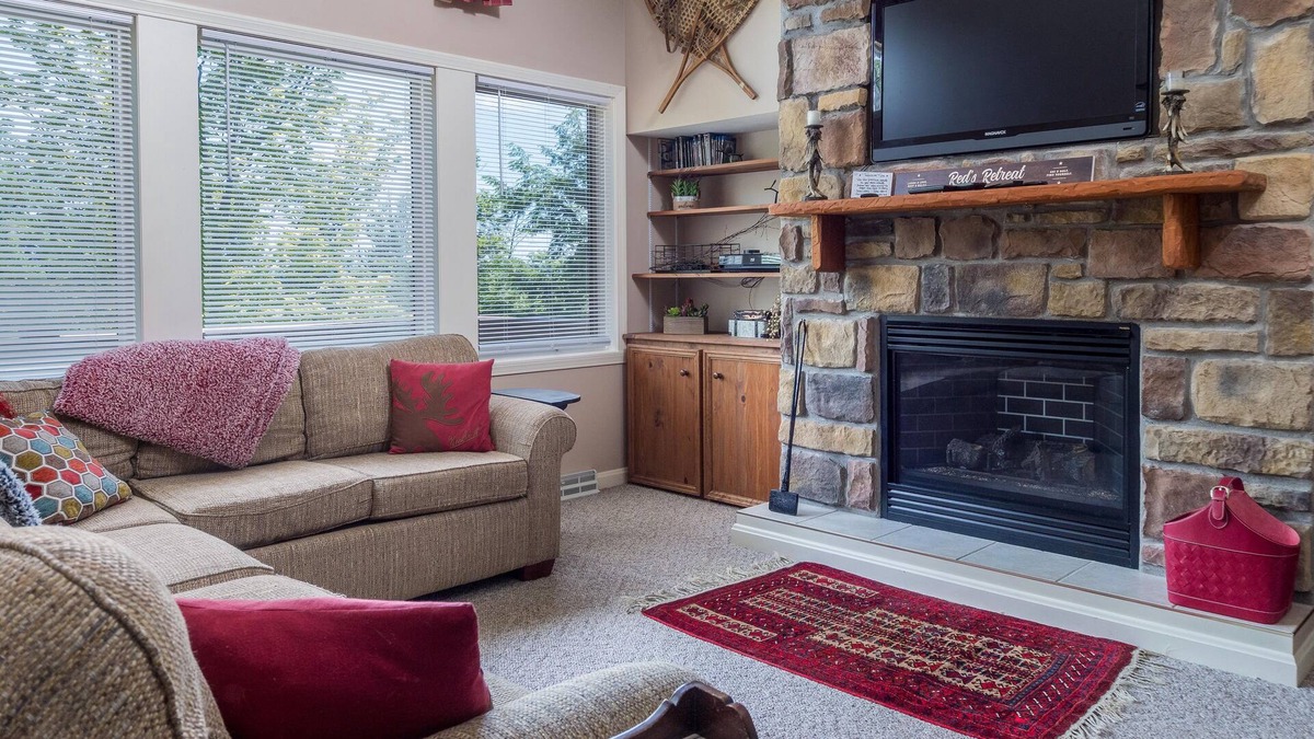 Clymer Condo | Only 3 BDRM in Northgate. Discounts on ski season weeknights!