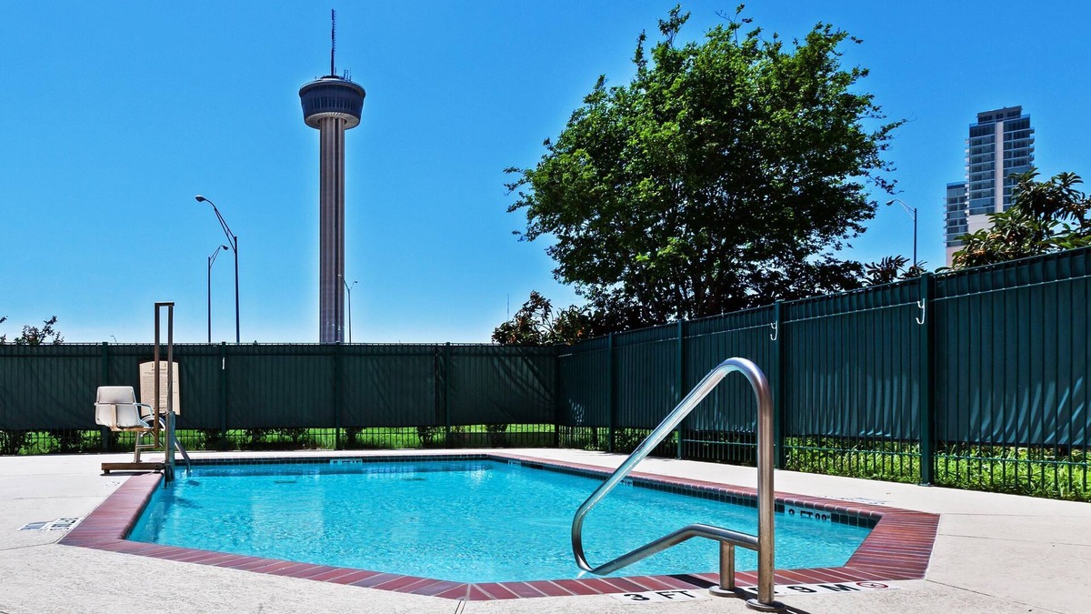 St. Paul Square Condo | Only 3 Blocks from Gonzalez Convention Center | Outdoor Pool + Roll-in Shower