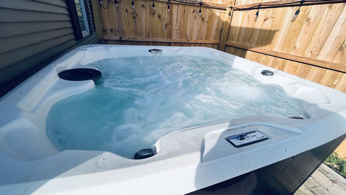 Thompsonville House | Only 3 miles from Crystal Mountain!