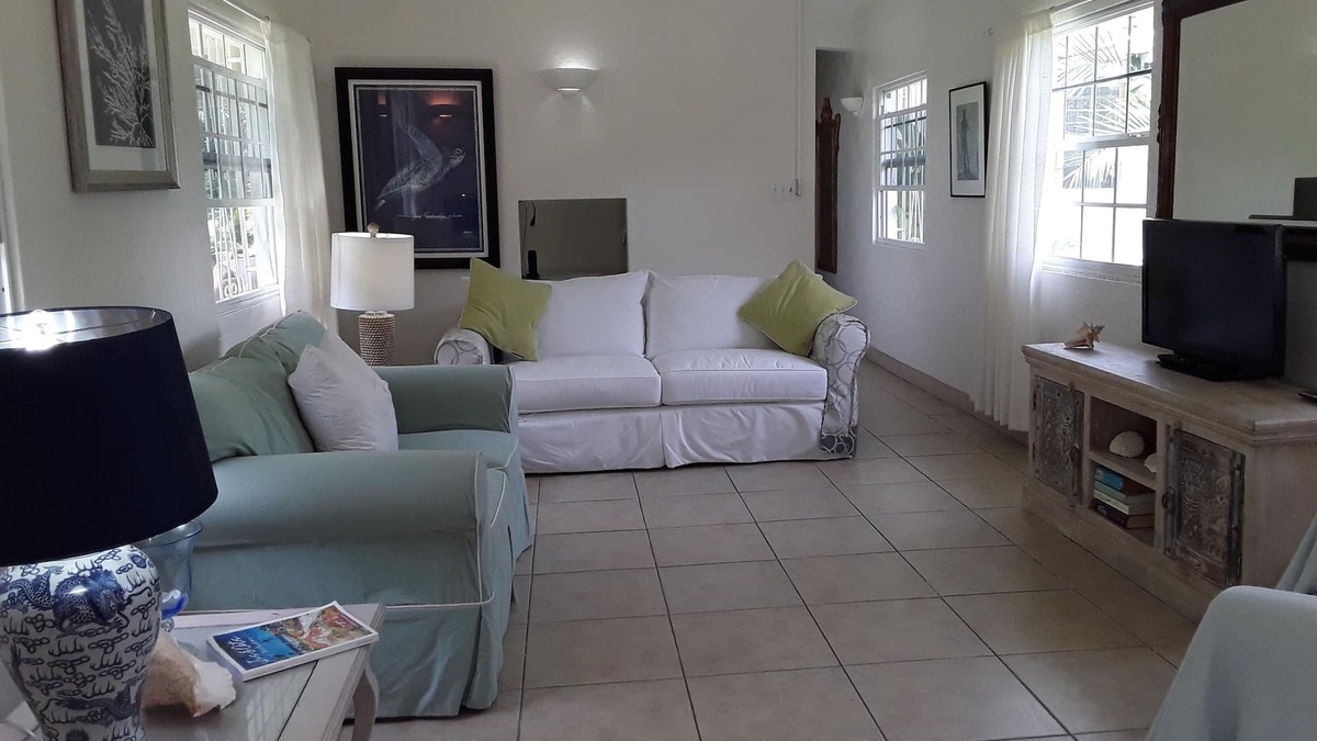 Sunset Crest Cottage | Only 3 mins walk to Beach and Beach Club
