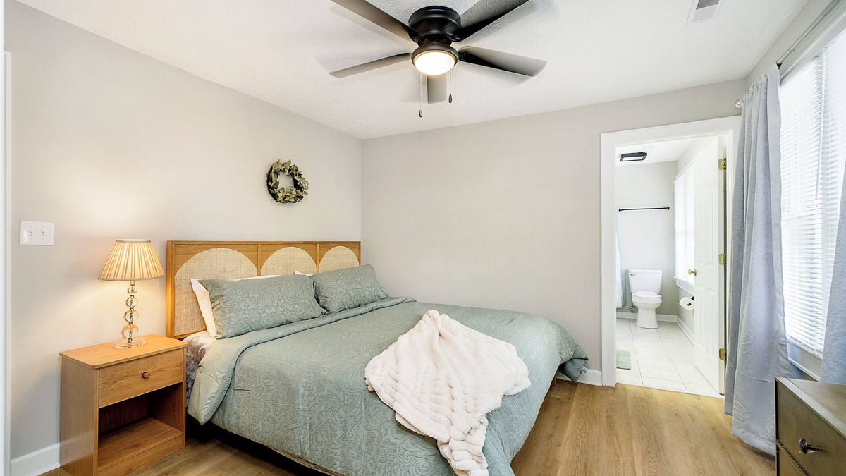 Chatham-Arch House | Only 5 minutes to Downtown!