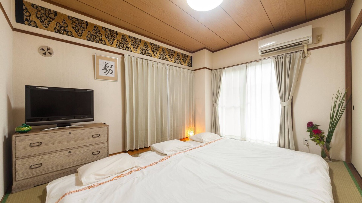 Koenjikita Apartment | Only 6 minutes to Shinjuku Koenji is a modern Japanese room that can accommodate up to 4 people.